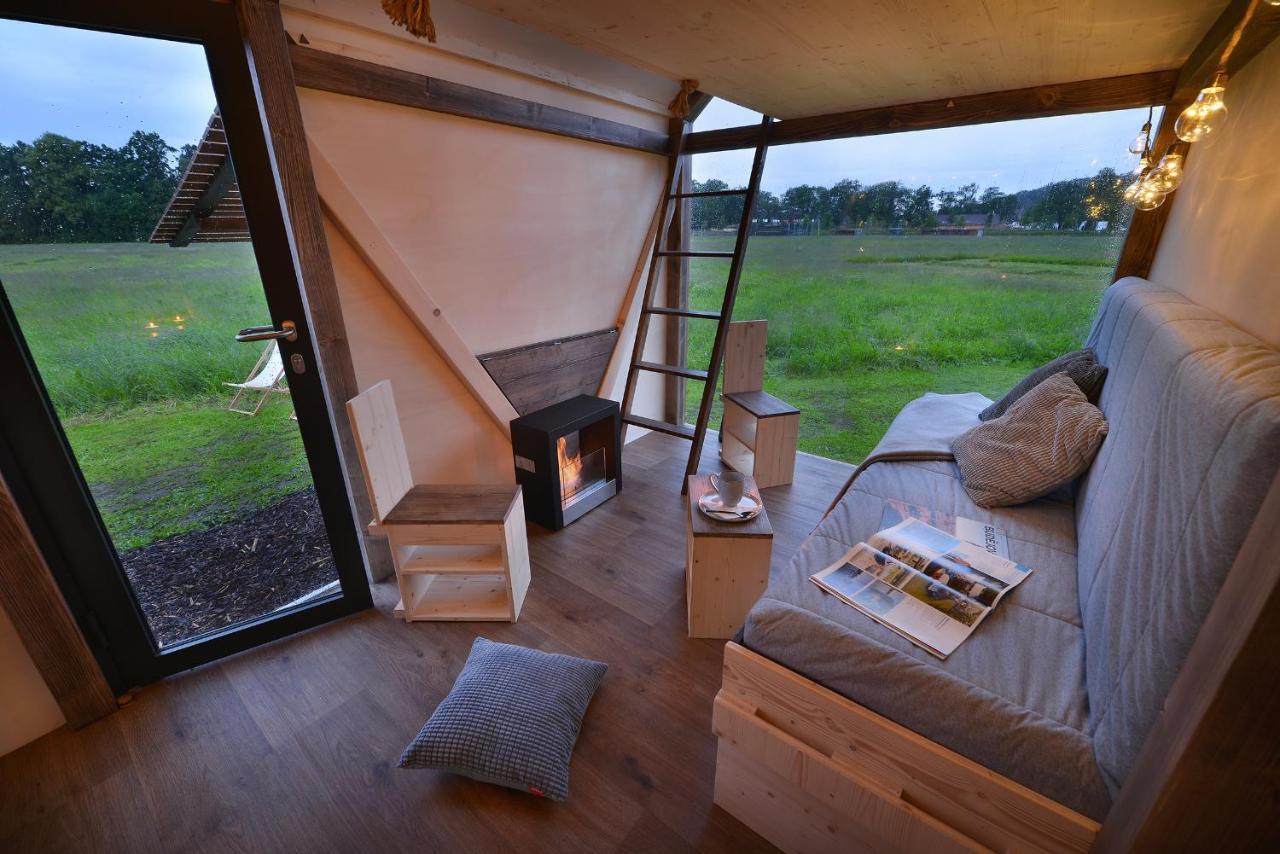 Готель Glamping Hluboka Глубока-над-Влтавою Екстер'єр фото